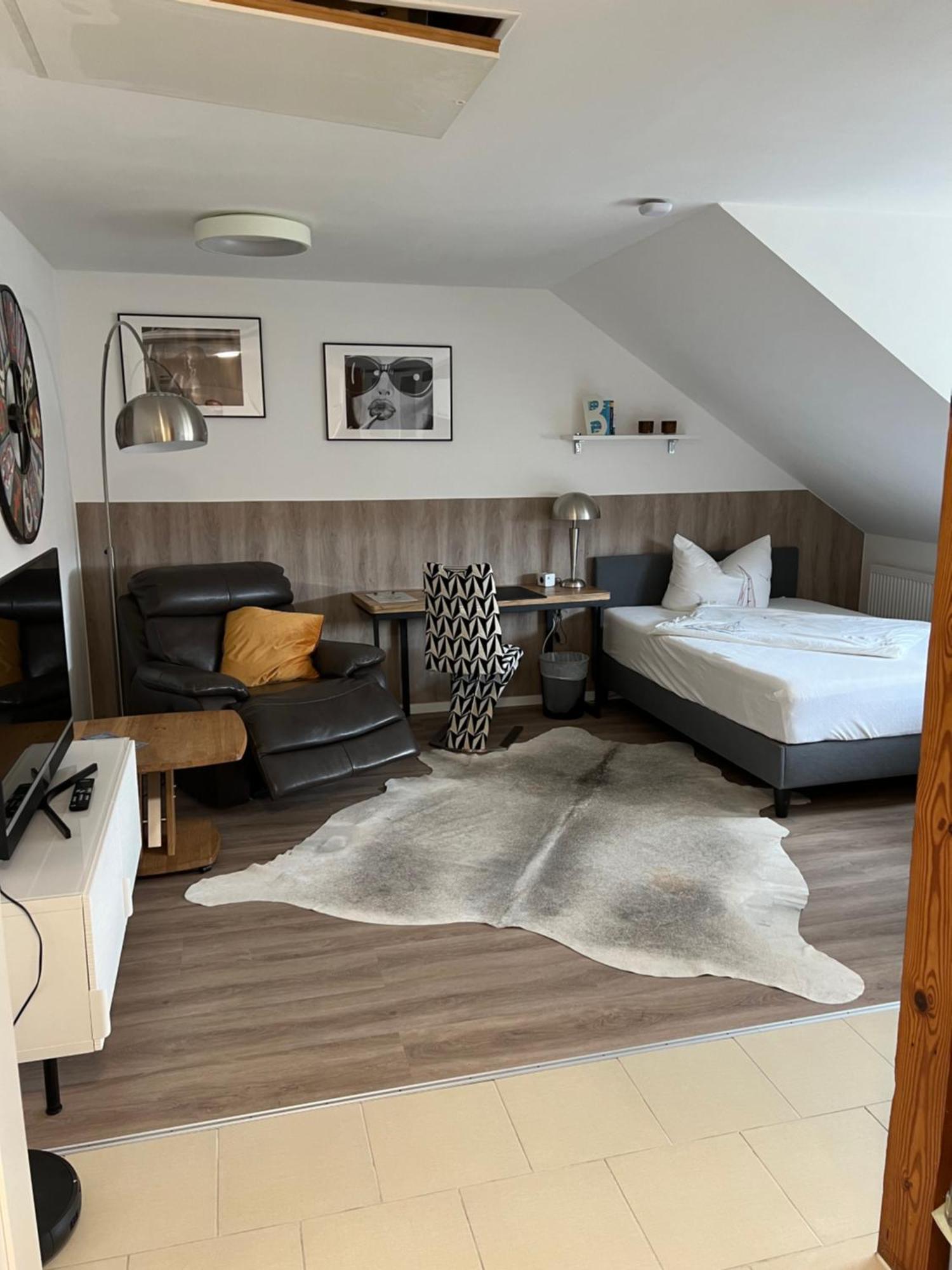 Grosse Gemuetliche Ferienwohnung Mit Klimaanlage, Parkplatz Inklusive Top ! Fürth Εξωτερικό φωτογραφία
